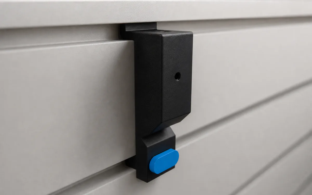 Slide-in T-nut on a slatwall